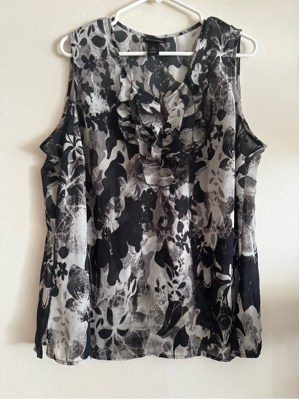 Lane Bryant Sleeveless Ruffled Floral Print Top - Black & White